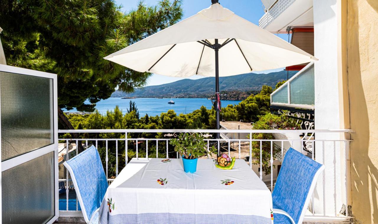Lions Apartments Poros Town Bagian luar foto