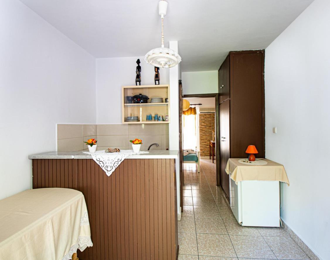 Lions Apartments Poros Town Bagian luar foto