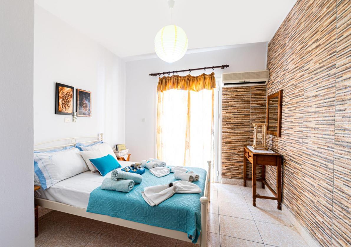 Lions Apartments Poros Town Bagian luar foto