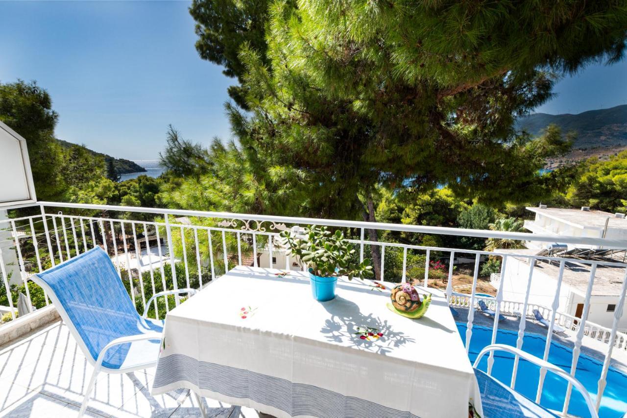 Lions Apartments Poros Town Bagian luar foto