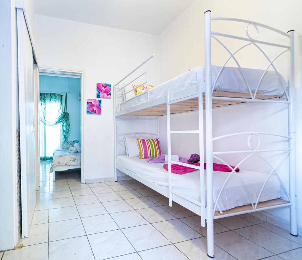 Lions Apartments Poros Town Bagian luar foto