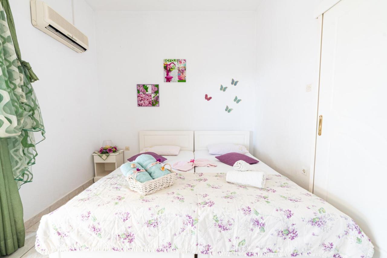 Lions Apartments Poros Town Bagian luar foto