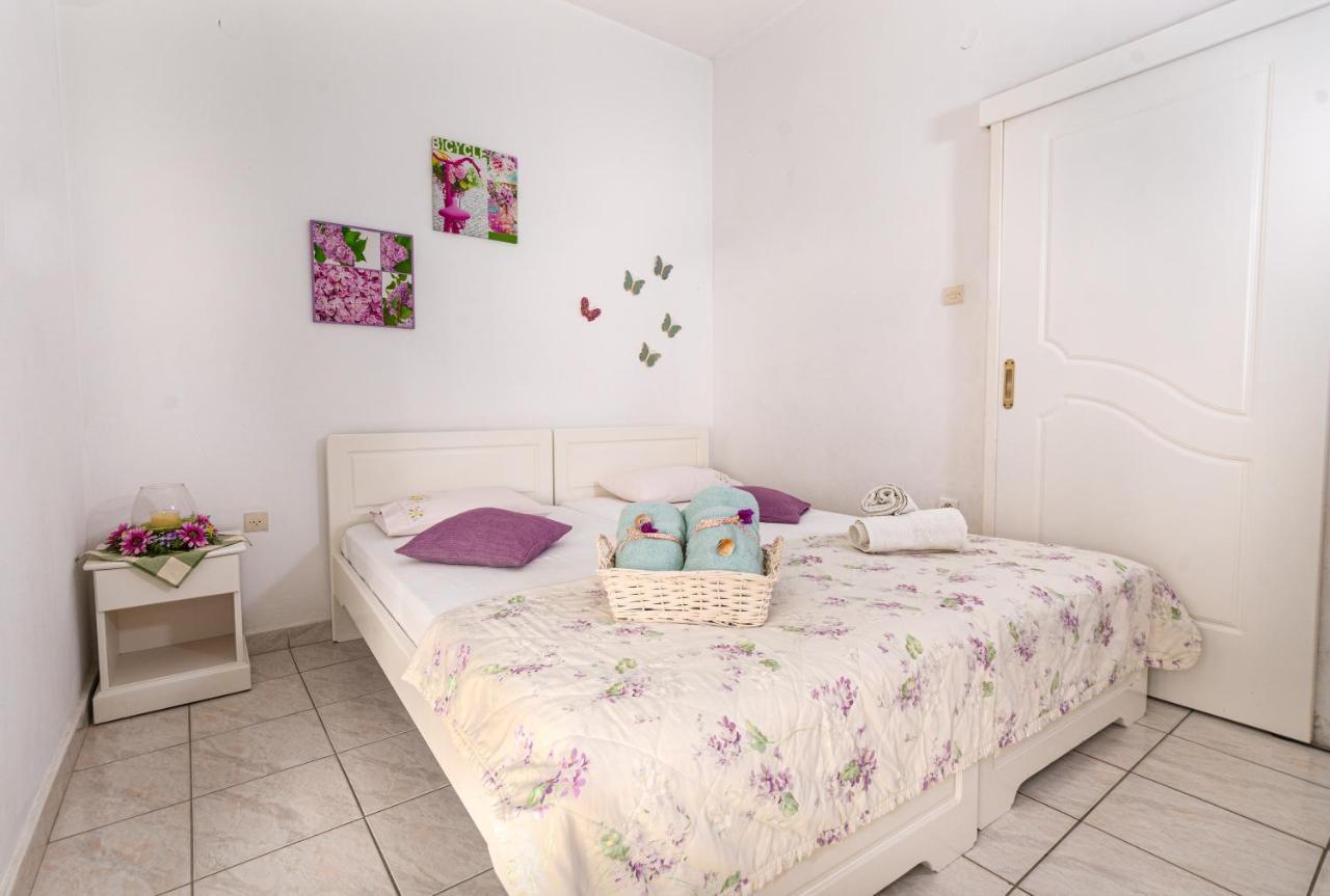 Lions Apartments Poros Town Bagian luar foto
