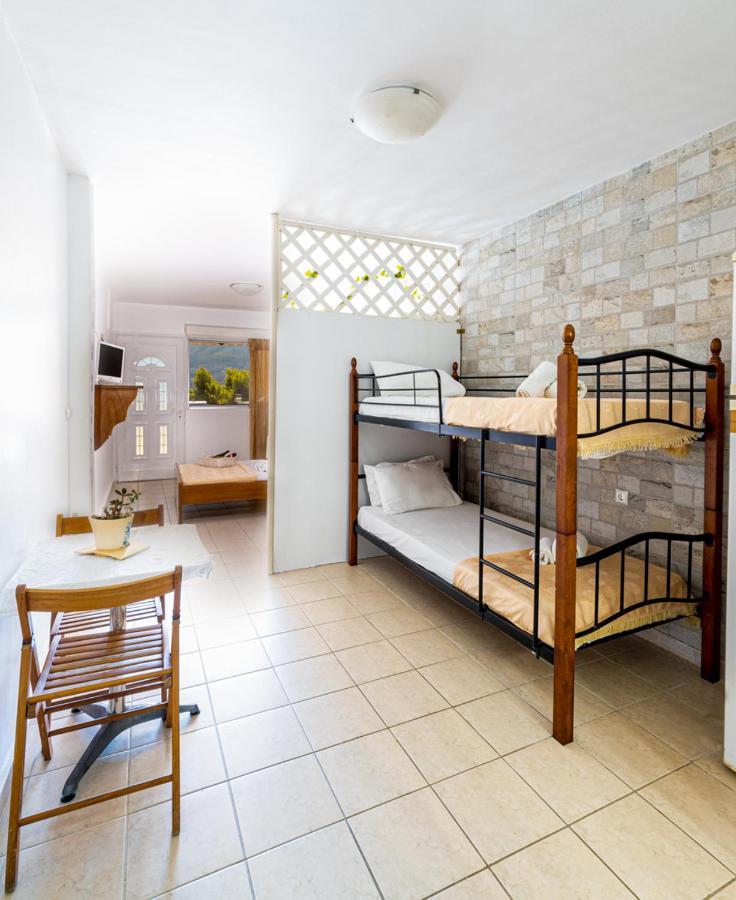 Lions Apartments Poros Town Bagian luar foto