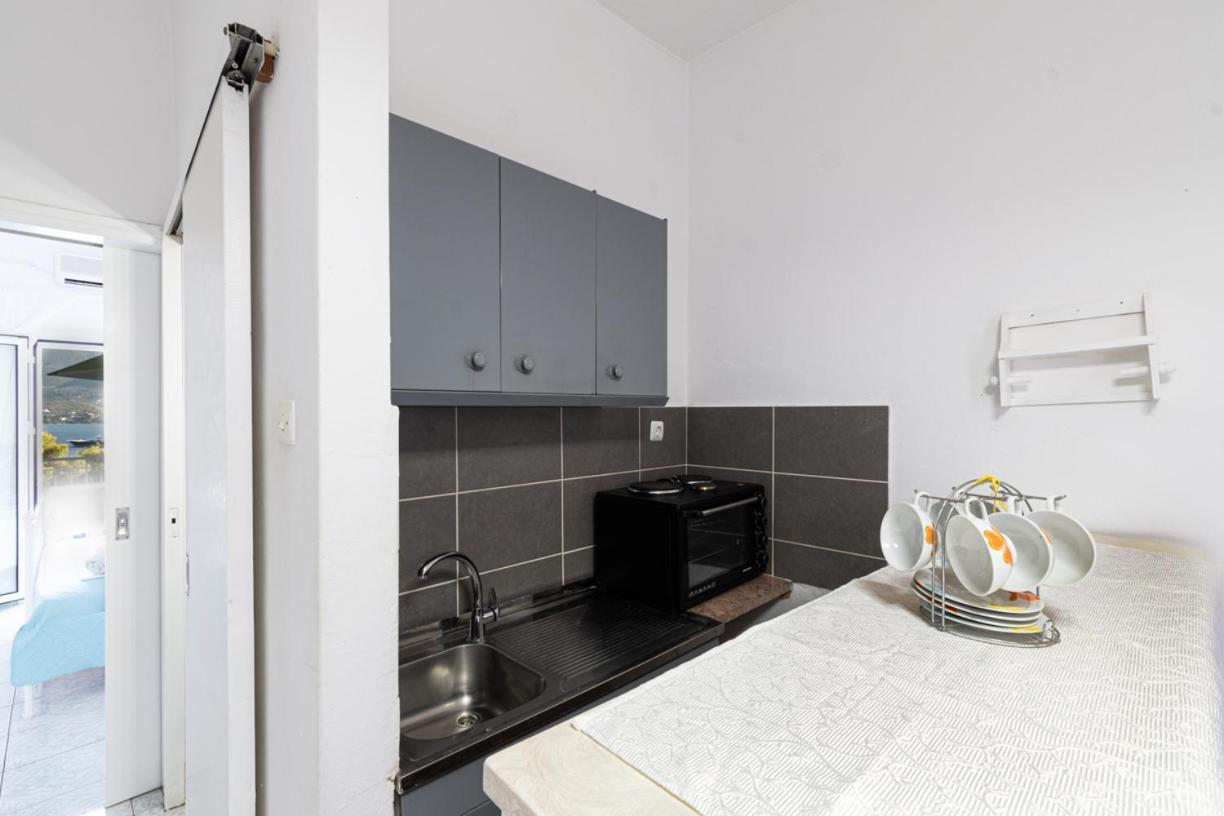 Lions Apartments Poros Town Bagian luar foto