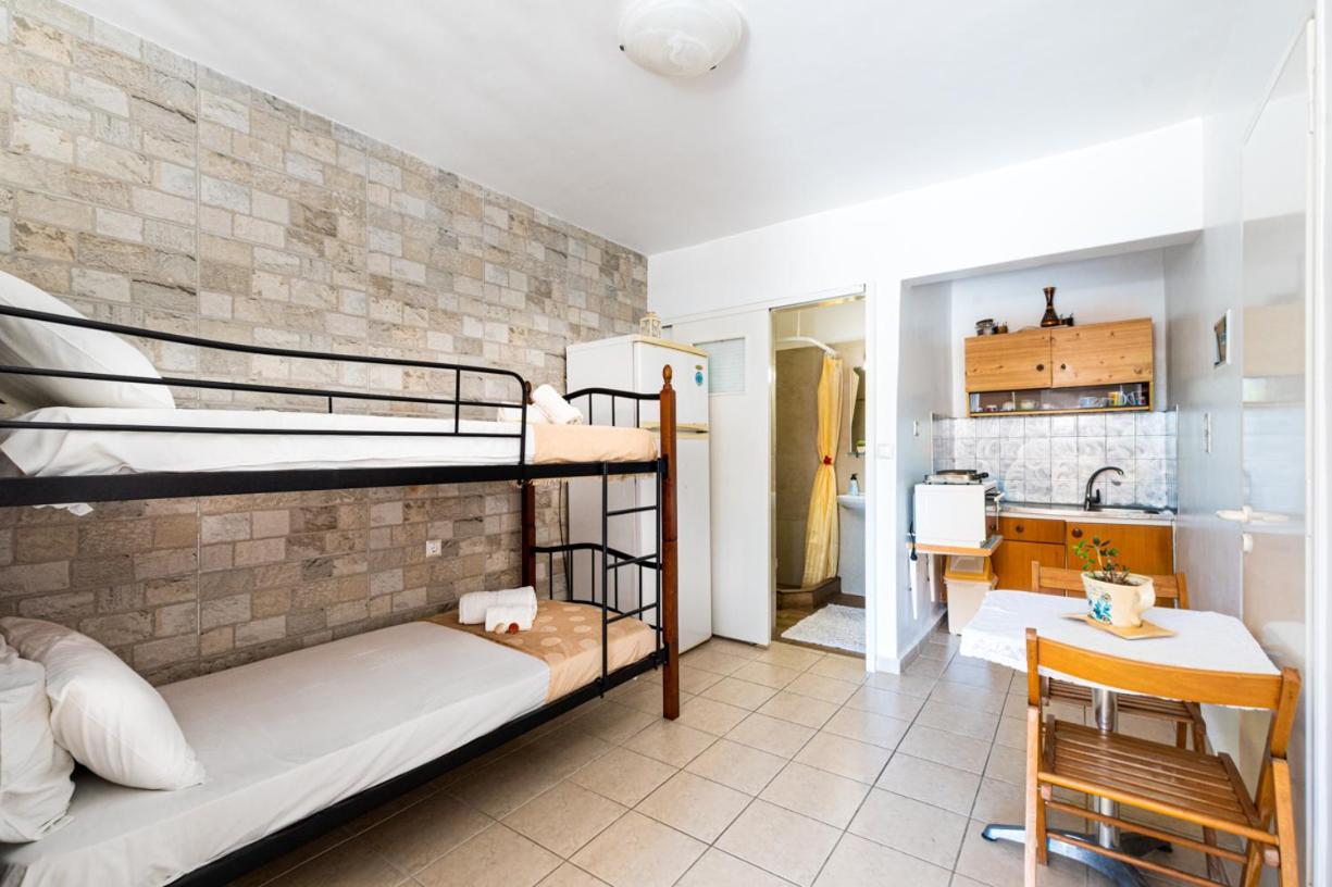 Lions Apartments Poros Town Bagian luar foto