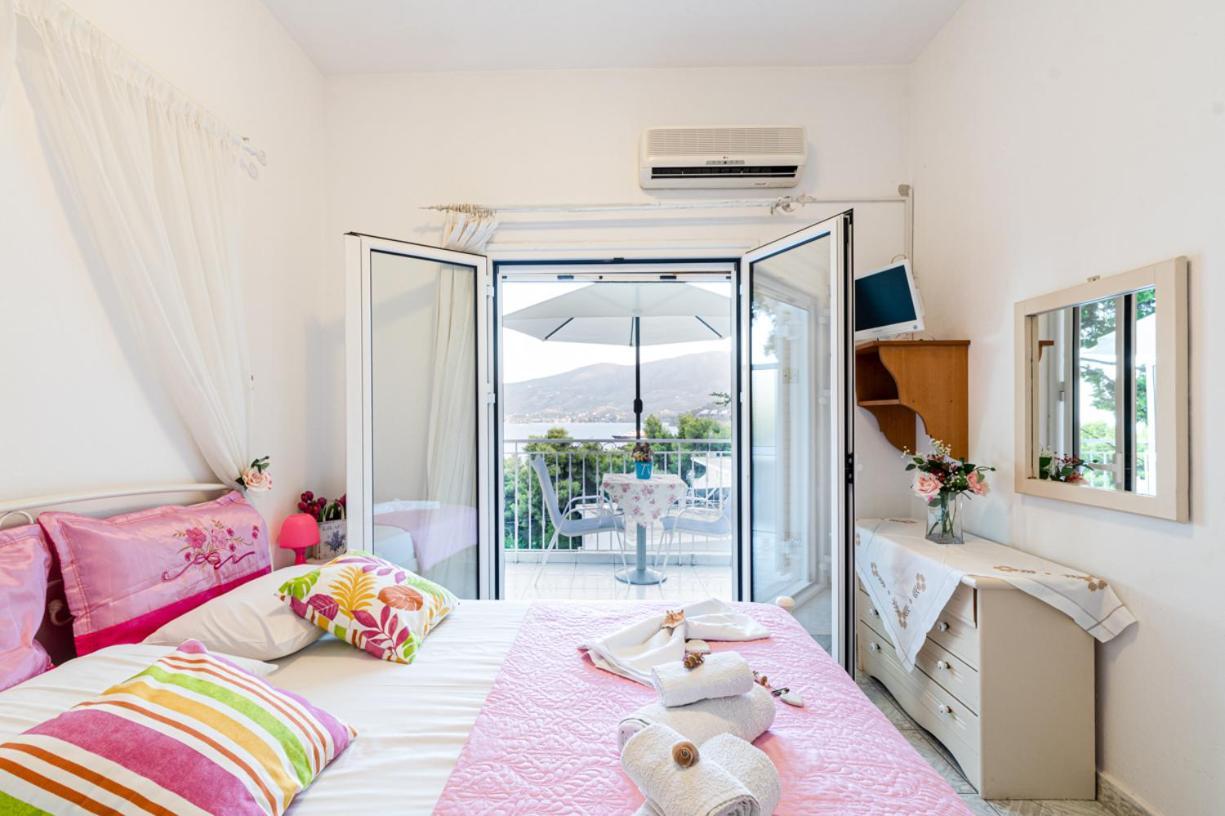 Lions Apartments Poros Town Bagian luar foto
