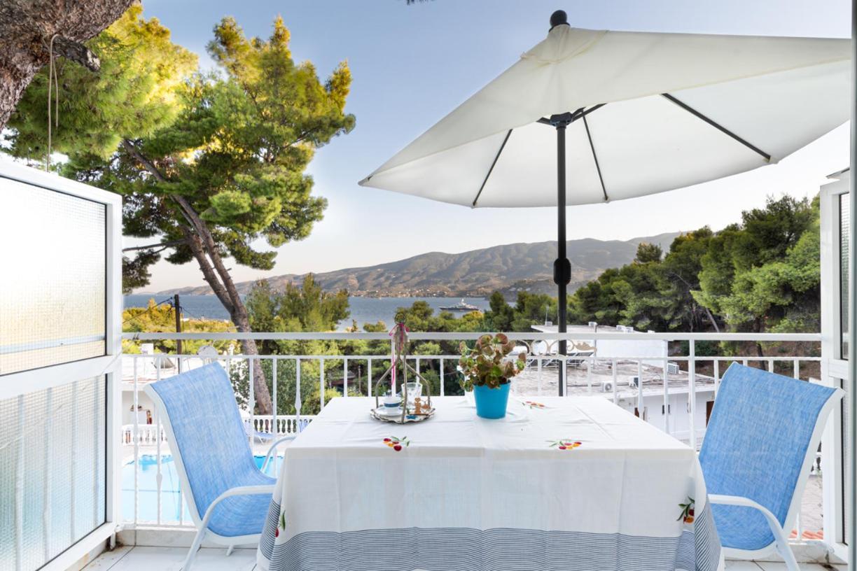 Lions Apartments Poros Town Bagian luar foto
