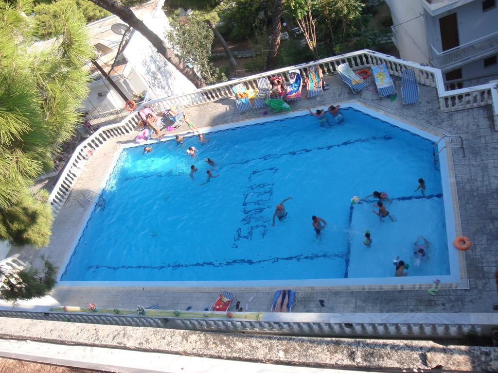 Lions Apartments Poros Town Bagian luar foto
