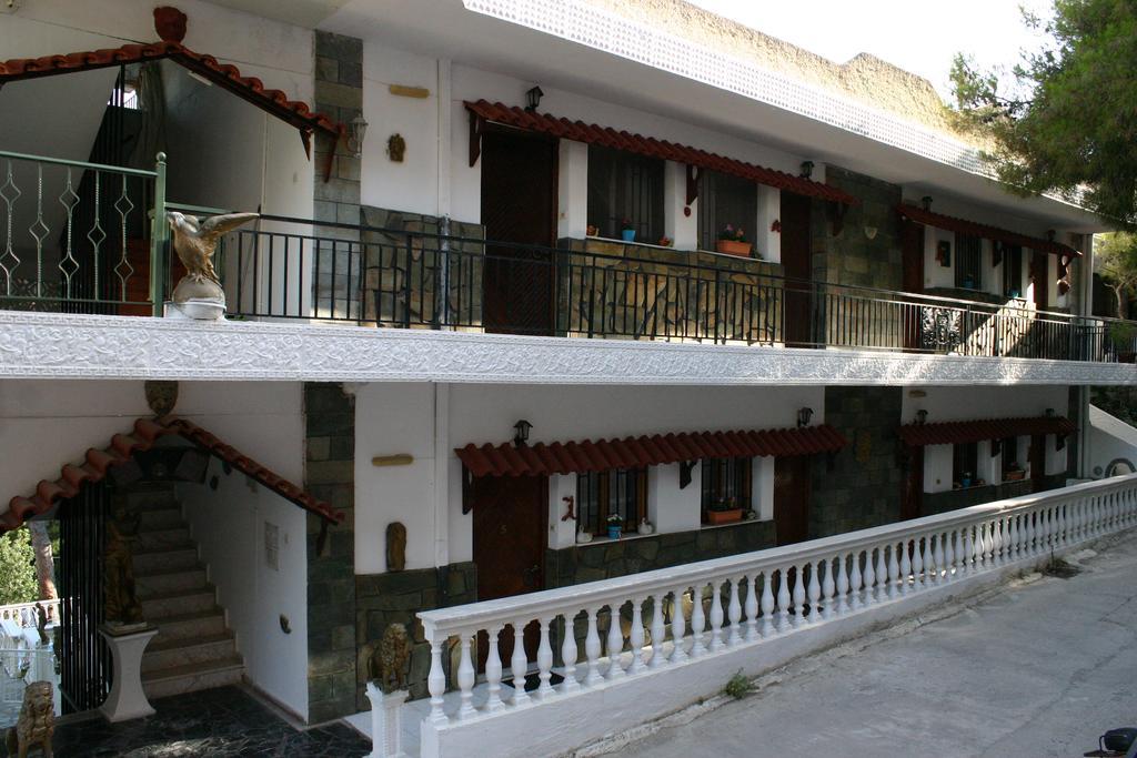 Lions Apartments Poros Town Bagian luar foto